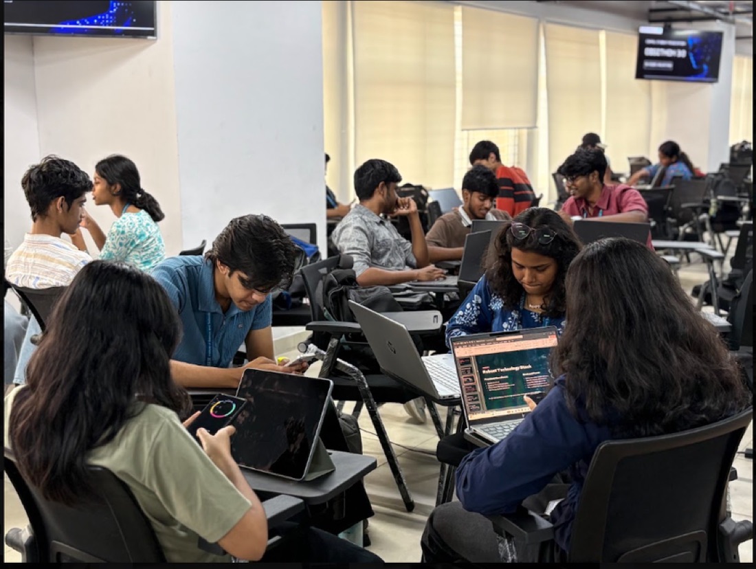 Teams working on laptops during DIGITHON 3.0